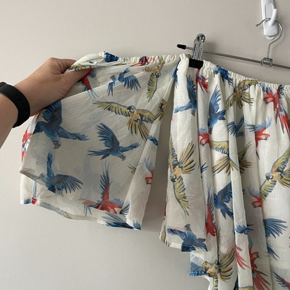 Molly Bracken Off The Shoulder Birds Print Ruffles Cropped Top White Blue XS - Picture 4 of 9
